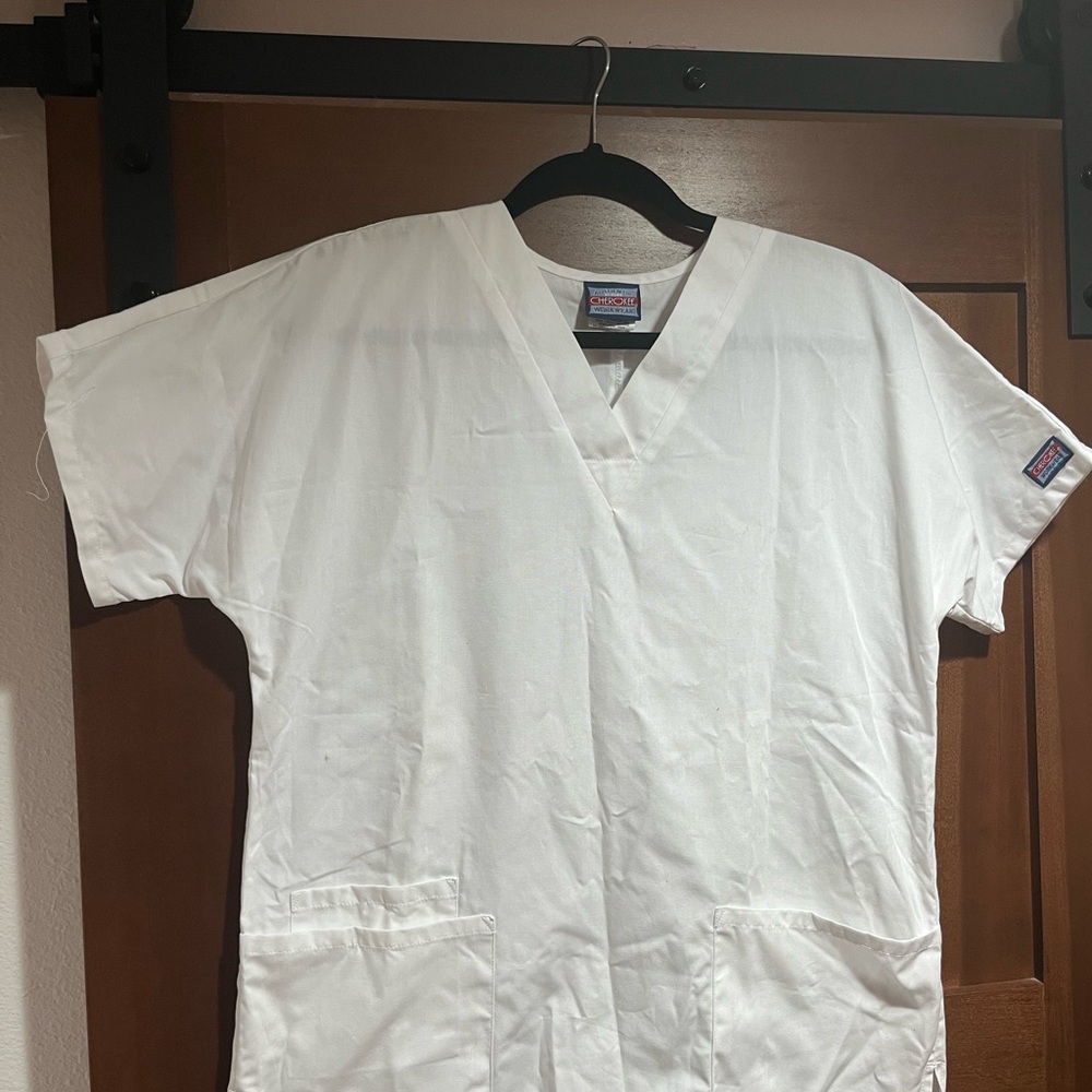 Classic White V-Neck Short Sleeve Top
